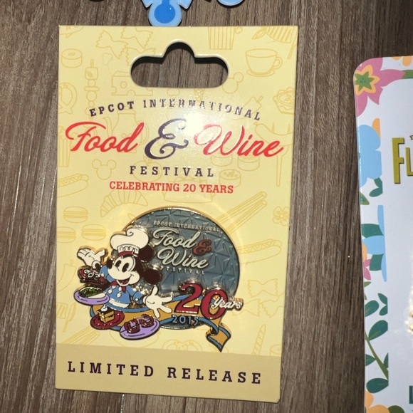 Disney Limited Edition Pin Set - Picture 8 of 14